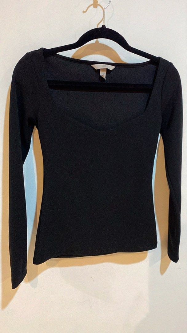 H&M Black Ribbed Squareneck Longsleeves (Category: Blouses) located in Mandaluyong City. Submitted by Pepperrrr (Listing ID 1263319060, Image 1). Description: .