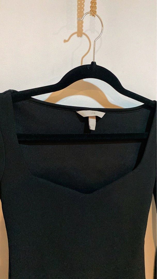 H&M Black Ribbed Squareneck Longsleeves (Category: Blouses) located in Mandaluyong City. Submitted by Pepperrrr (Listing ID 1263319060, Image 3). Description: .