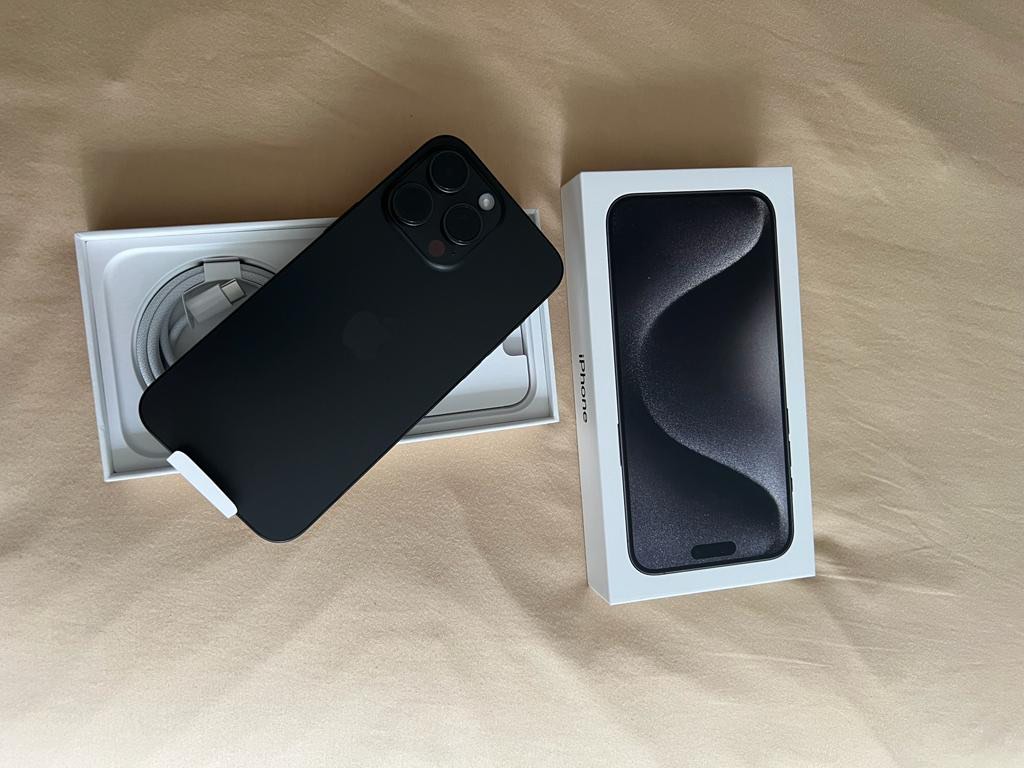 iPhone 15 Pro Max (Black Titanium) Unboxing 