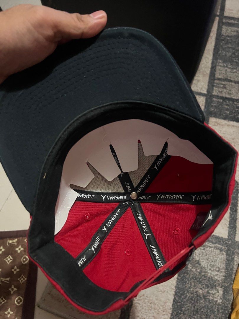 Jordan Snapback (Category: Caps & Hats) located in Valenzuela. Submitted by gotdrip (Listing ID 1263289719, Image 3). Description: Jordan snapback - Bred colorway perfect match your Jordan sneakers - ready for shipping - buyer will shoulder the shipping fee.
