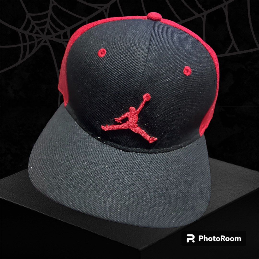 Jordan Snapback (Category: Caps & Hats) located in Valenzuela. Submitted by gotdrip (Listing ID 1263289719, Image 1). Description: Jordan snapback - Bred colorway perfect match your Jordan sneakers - ready for shipping - buyer will shoulder the shipping fee.