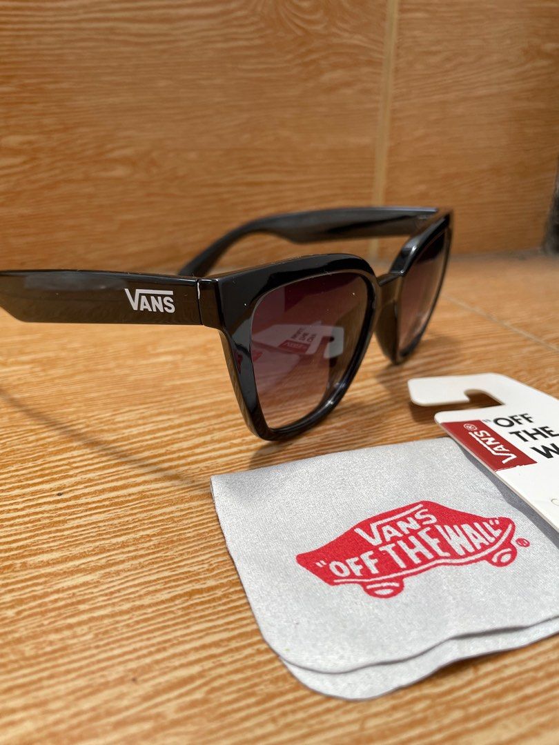 Kacamata vans deals off the wall