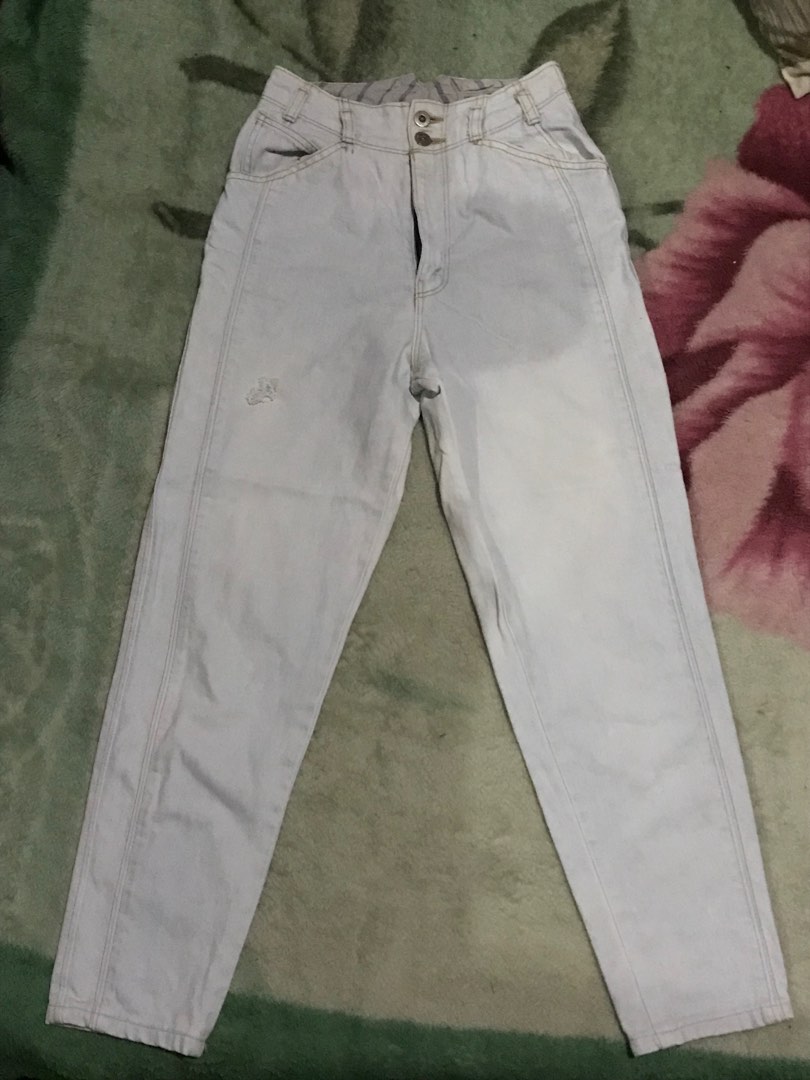 Light Washed Jeans, Women's Fashion, Bottoms, Jeans on Carousell
