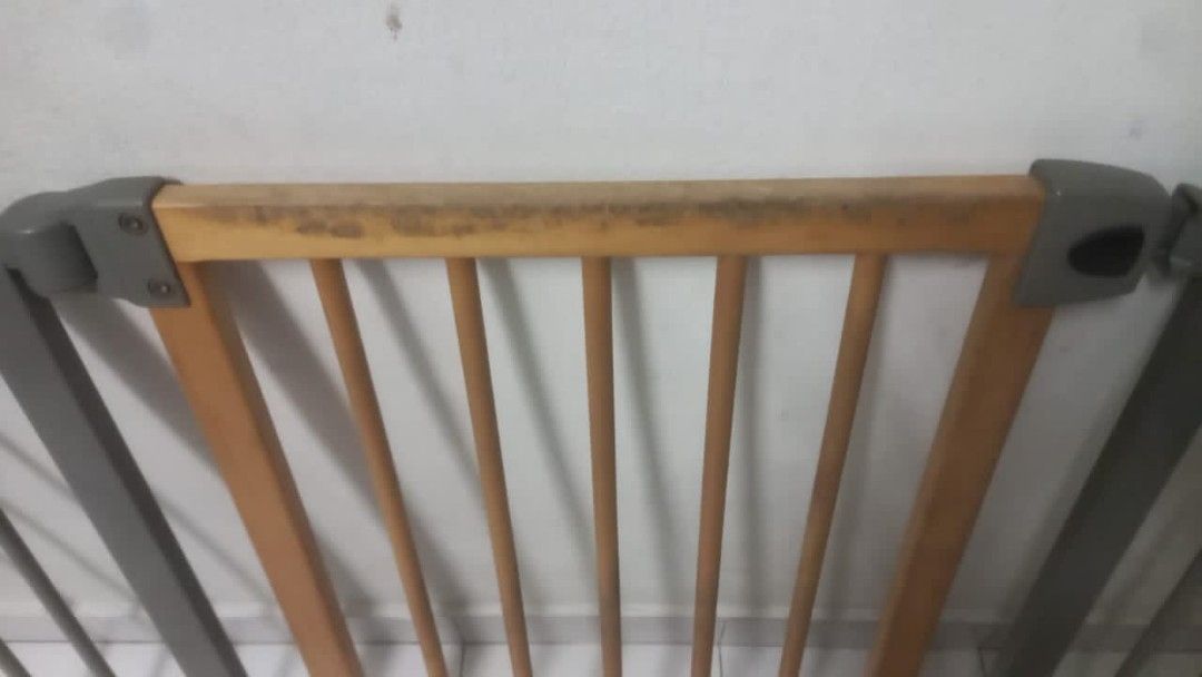 Lindam baby gate 4ft 2inch, Babies & Kids, Baby Nursery & Kids Furniture, Safety Gates, Locks