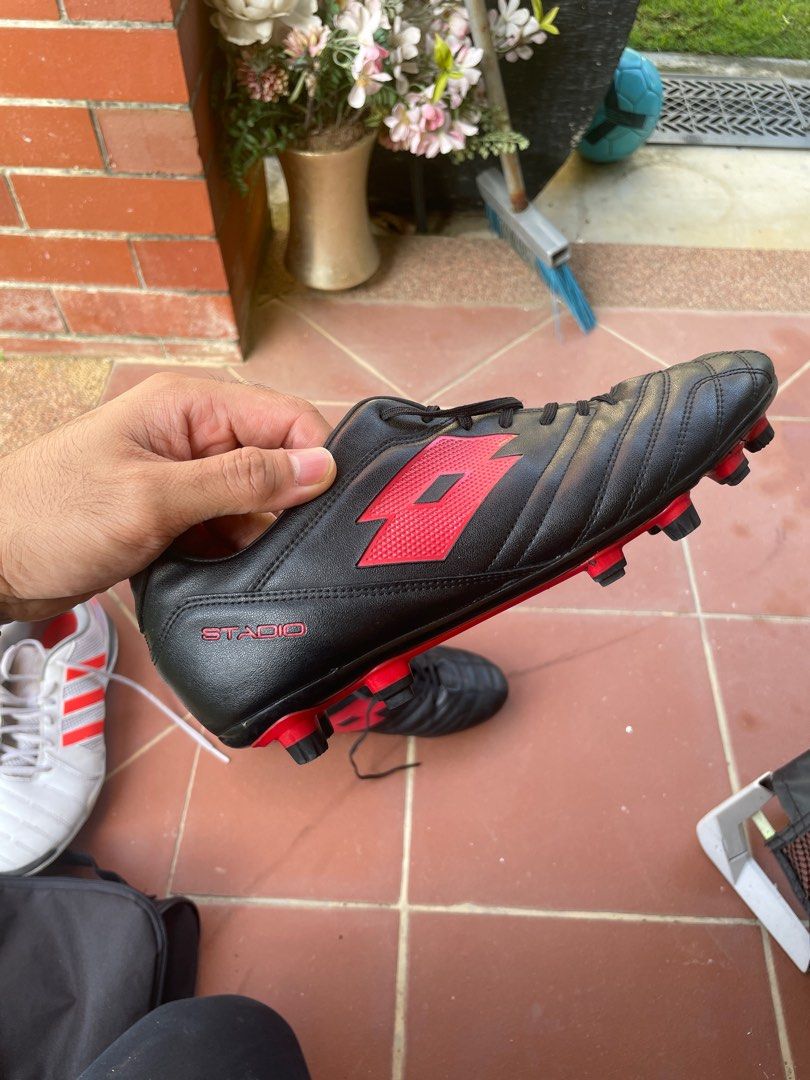 Lotto outlet football shoes