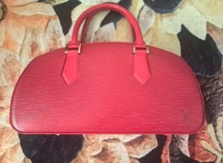 Authentic Louis Vuitton Honfleur Lilac Epi Leather Shoulder/Clutch, Luxury,  Bags & Wallets on Carousell