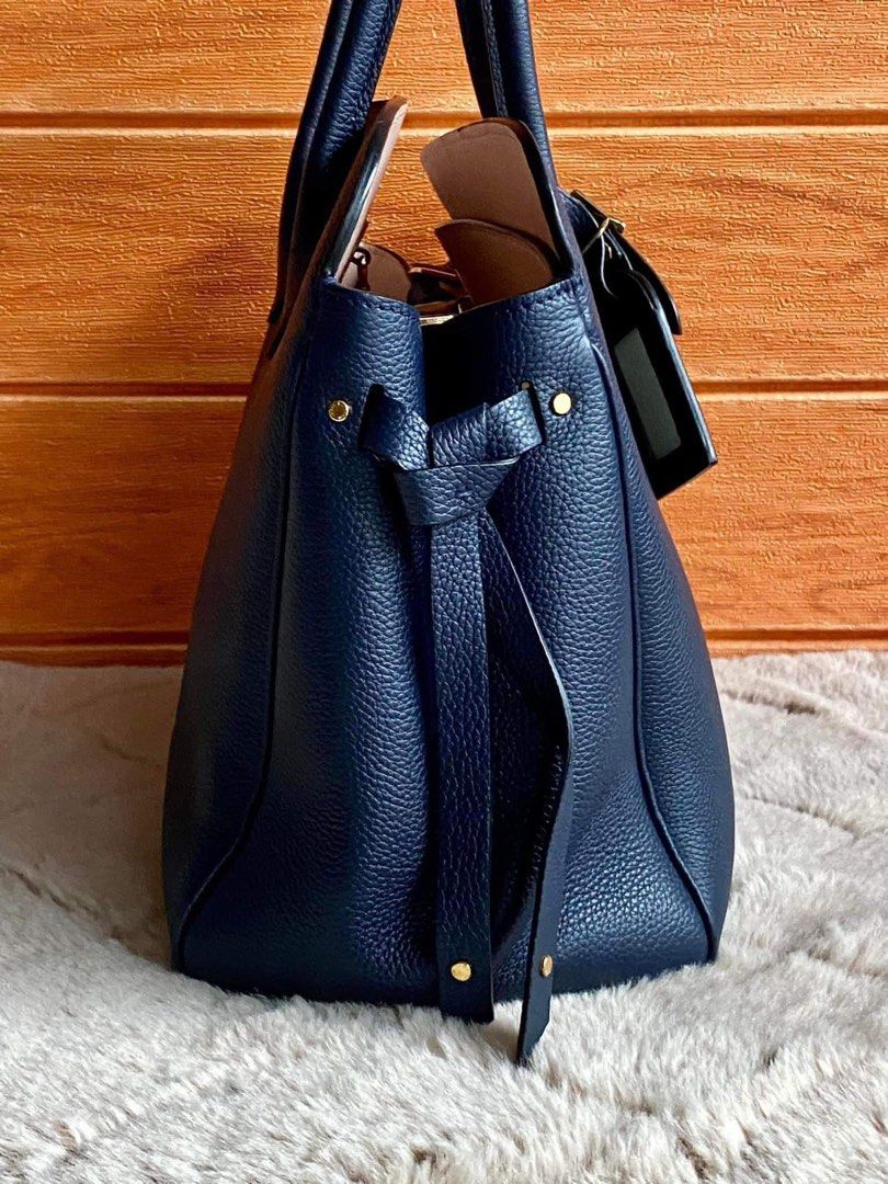Louis Vuitton Milla mm Shoulder Bag in Blue Leather