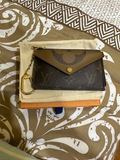 Louis Vuitton 2017 Leather Capucines Wallet - Pink Wallets, Accessories -  LOU465991