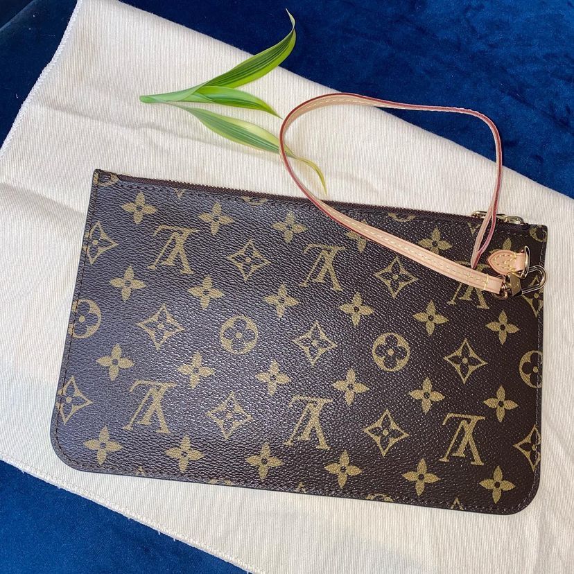 Louis Vuitton Neverfull MM Monogram Beige Bag, Luxury, Bags & Wallets on  Carousell