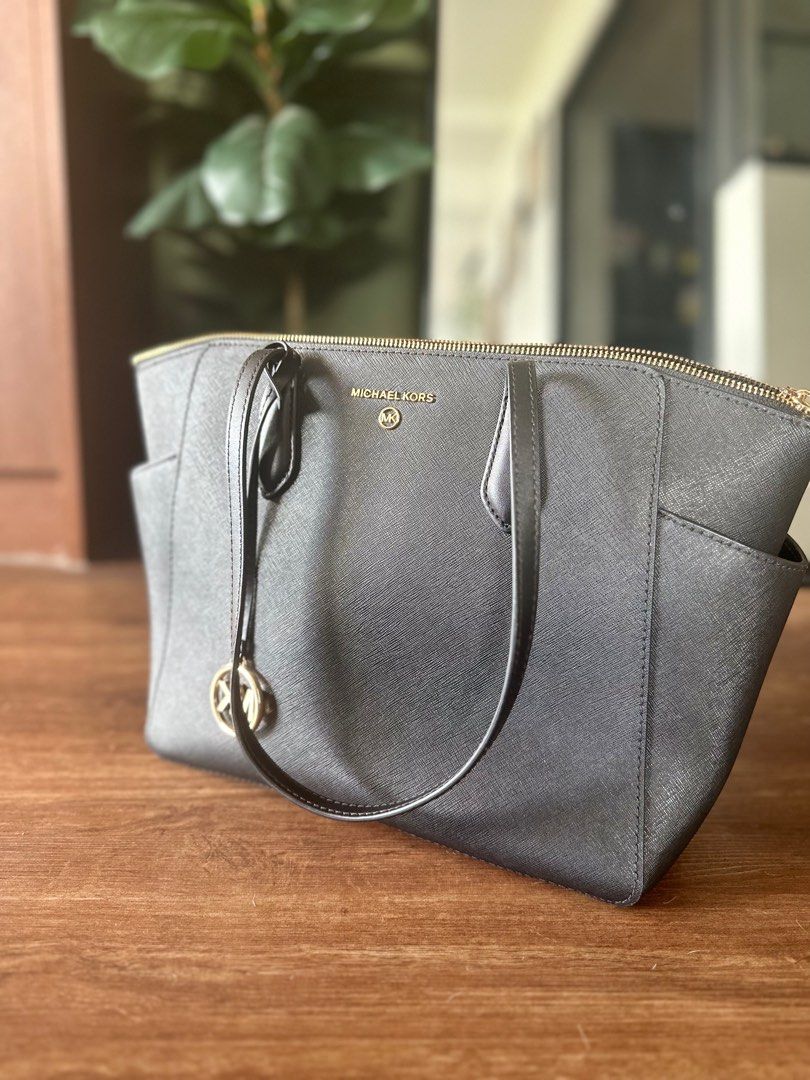 Marilyn Medium Saffiano Leather Tote Bag