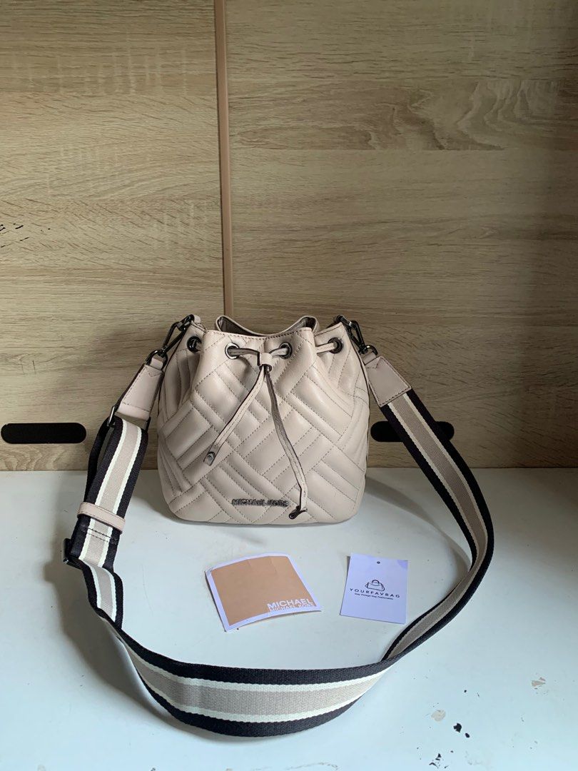 Michael kors peyton bucket serut Fesyen Wanita Tas Dompet di Carousell