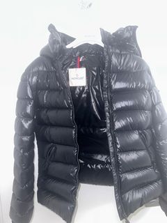 Moncler Bady Down Y14 fits like a Women’s small