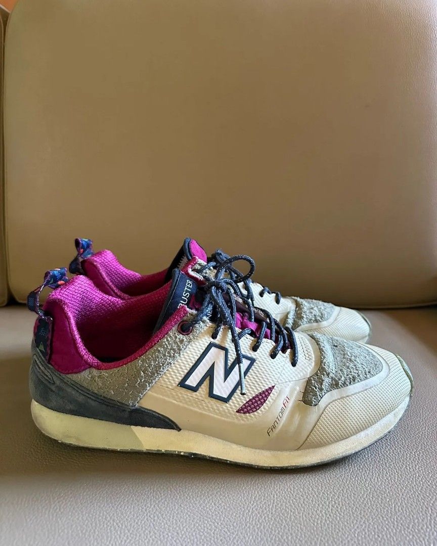 New Balance Trailbuster, Fesyen Pria, Sepatu Sneakers di Carousell