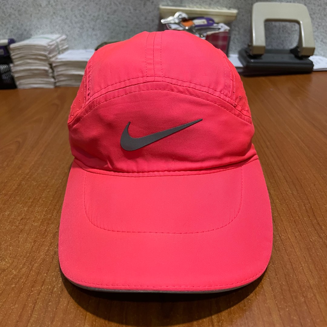 Nike tailwind hotsell running cap