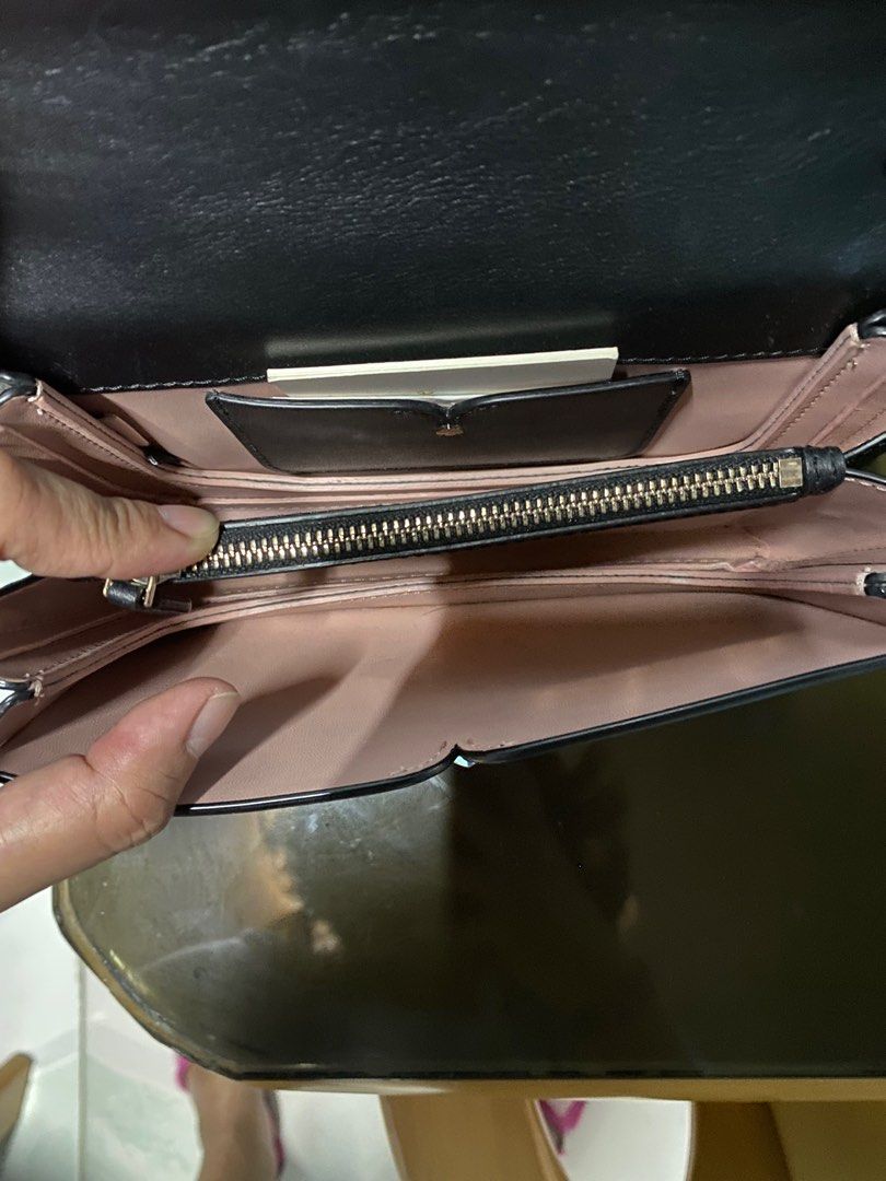Original kate spade twistlock (Category: Luxury Bags & Wallets) located in Binan City. Submitted by casseyshoppe (Listing ID 1263190663, Image 2). Description: Bought it 18650 with receipt Nego for sure buyer Payment first thru gcash or bank transfer Shipping via lalamove or j&t Shipping c/o buyer.