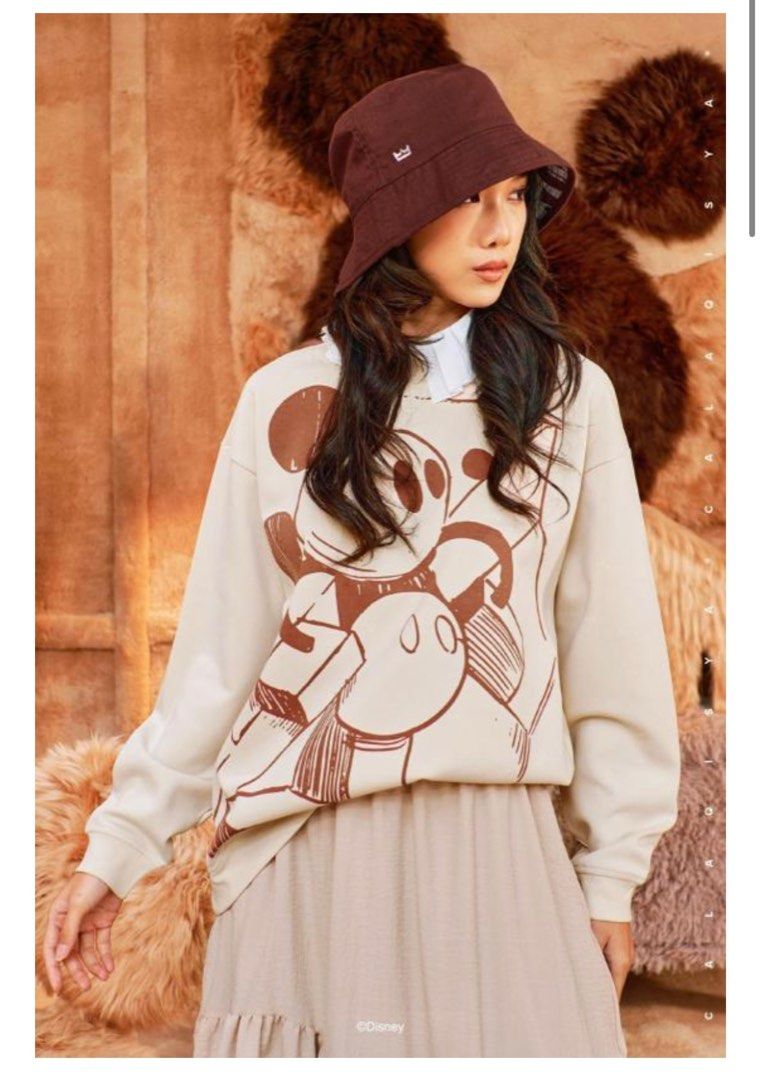 CALAQISYA DISNEY MICKEY FRIENDS SWEATSHIRT PLUS SIZE IN EGGNOG IN XL