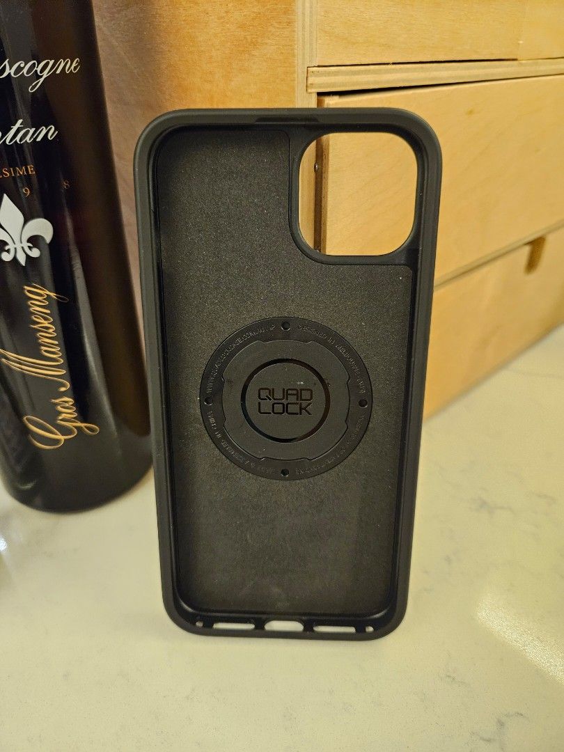 Quad lock iPhone 15 plus, Mobile Phones & Gadgets, Mobile & Gadget Accessories, Cases