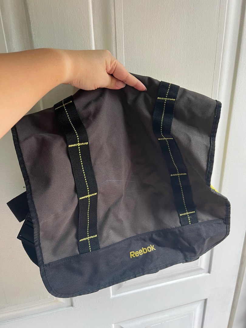 Reebok sling on sale bag price