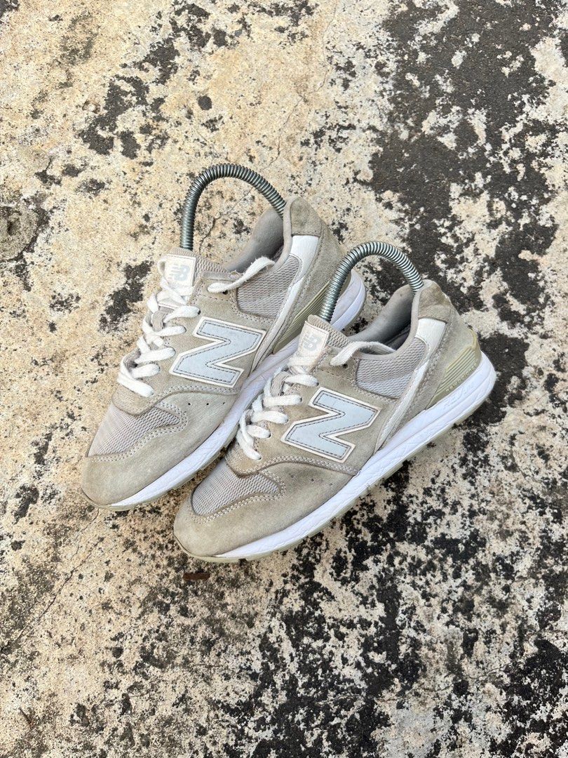 Sepatu New balance 996 grey abu second original Fesyen Wanita