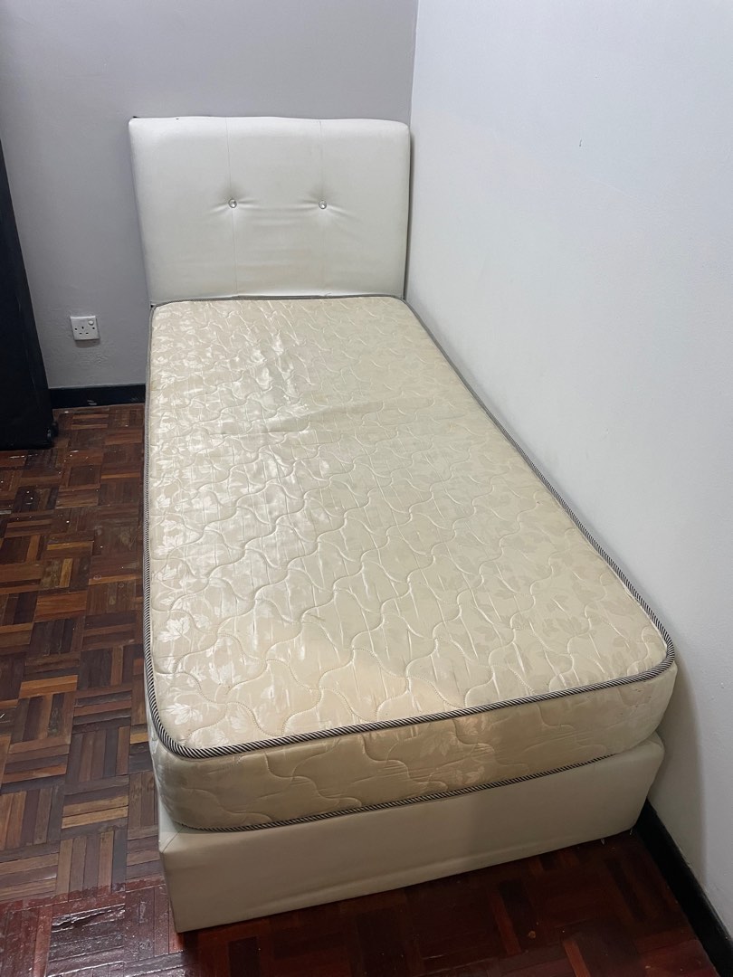 Single divan bed (very solid can hold up to 200kg), Furniture & Home