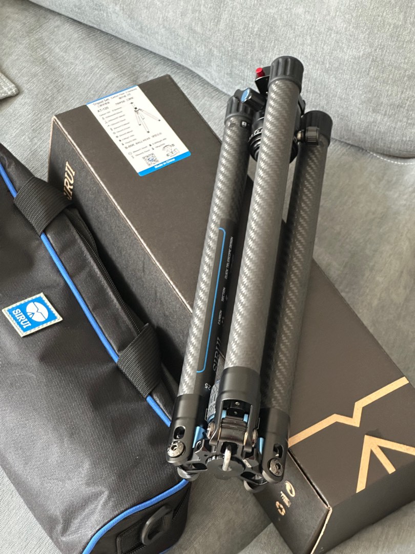 Sirui Tripod AT125 5 Section Carbon Fiber. Perfect condition