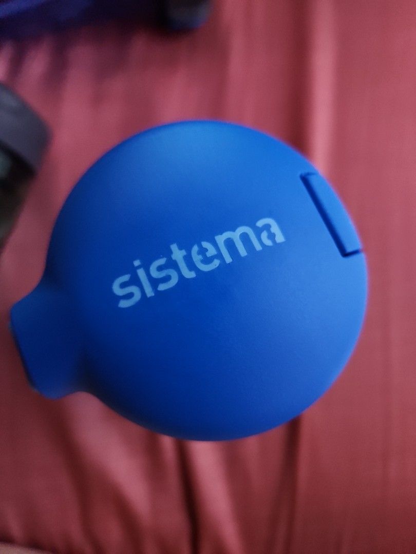 SISTEMA WATER BOTTLE (Category: Water Bottles & Tumblers) located in Manila. Submitted by blitzenn.blitzenn (Listing ID 1263223136, Image 3). Description: decluttering blue color made in new zealand.