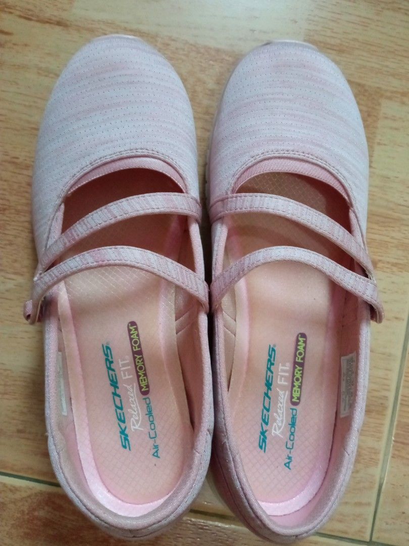Memory foam discount skechers price