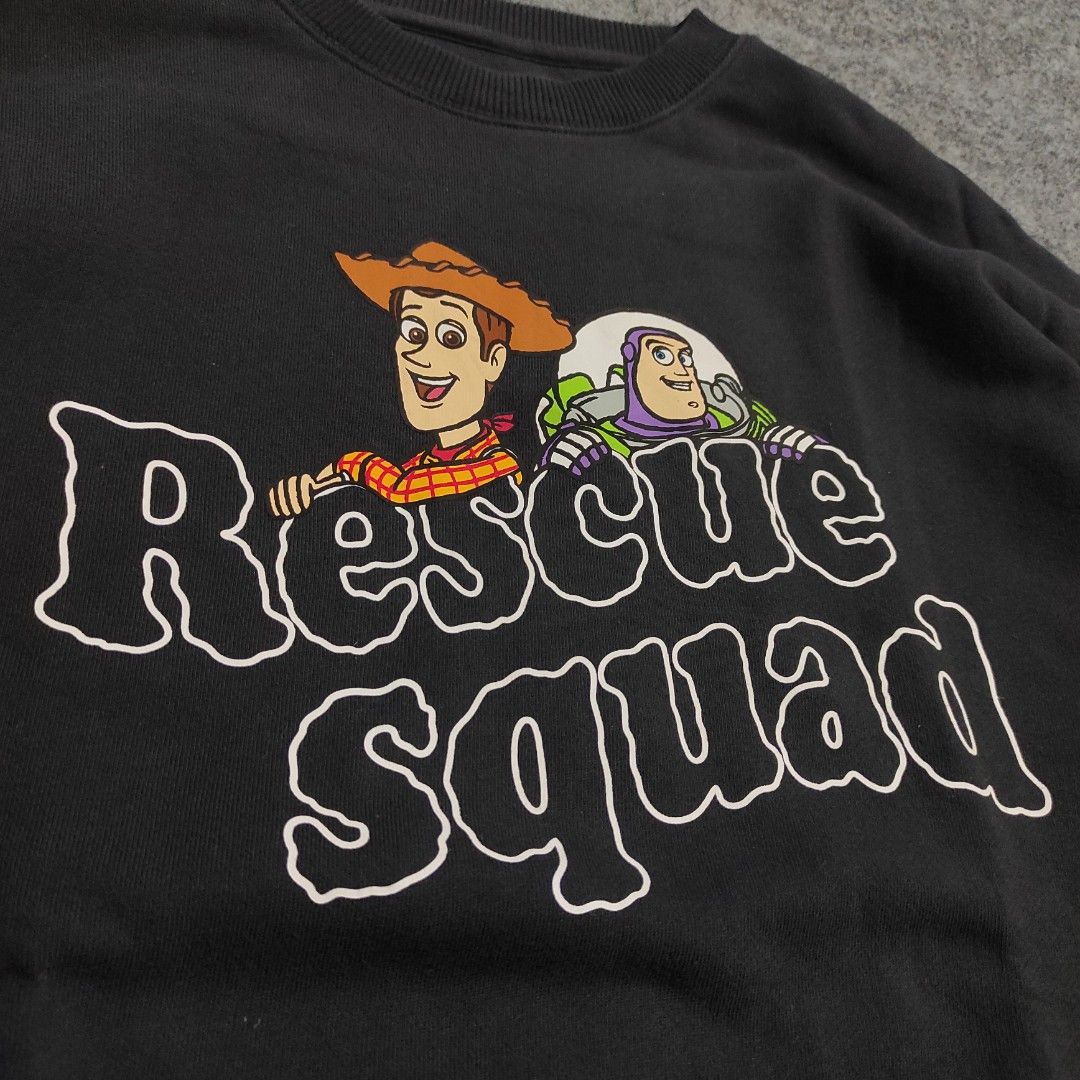 Spao x Toy Story Rescue Squad Charcoal Crewneck, Fesyen Pria, Pakaian