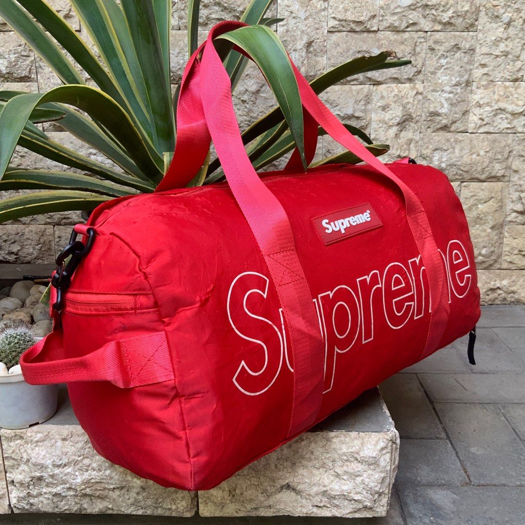 SUPREME DUFFLE BAG FW18 RED Fesyen Pria Tas Dompet Lainnya di Carousell