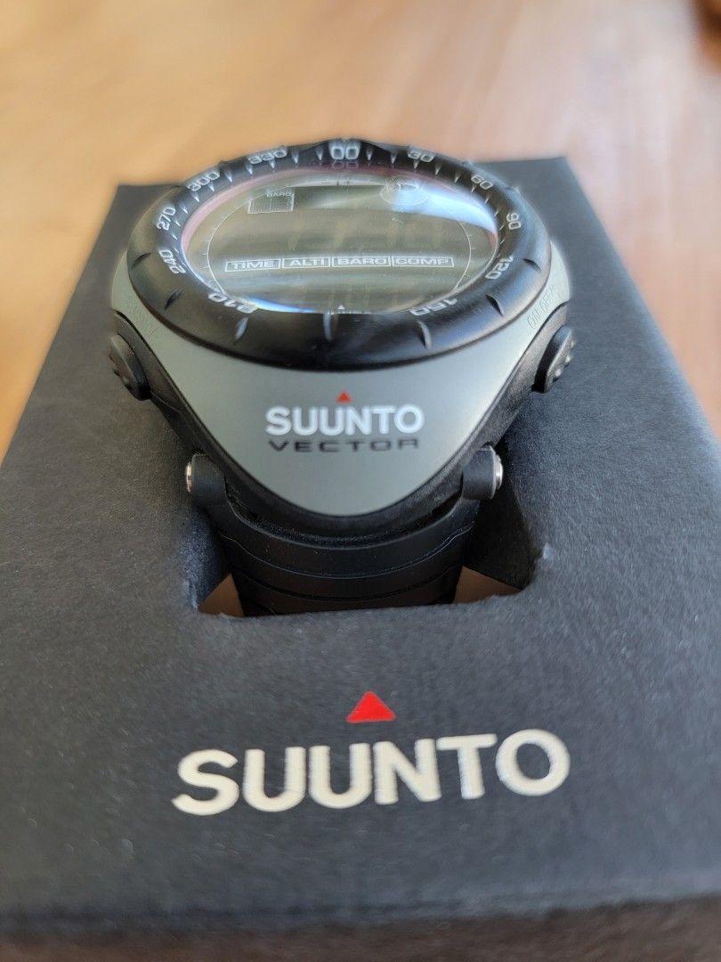Suunto Vector 日本版, 名牌, 手錶- Carousell