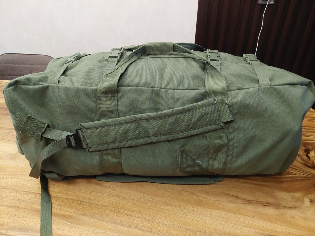 US Army Issued Duffle Bag, Men's Fashion, Bags, Backpacks on Carousell
