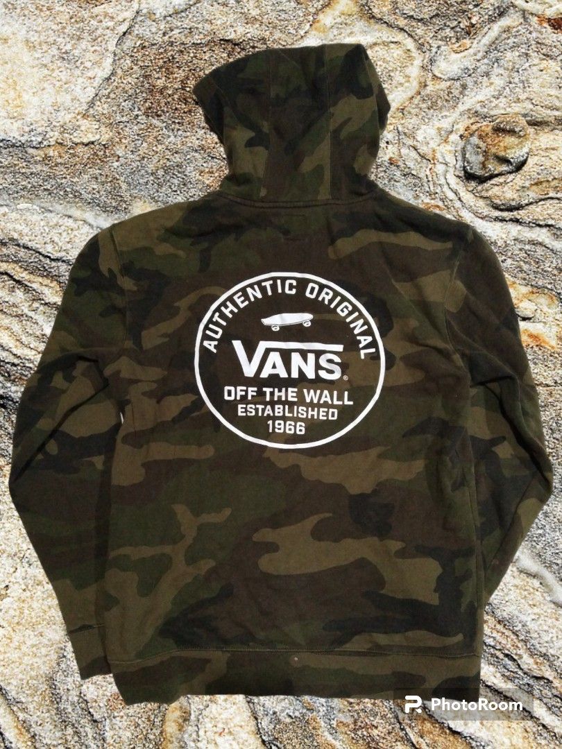 Camo hoodie vans online