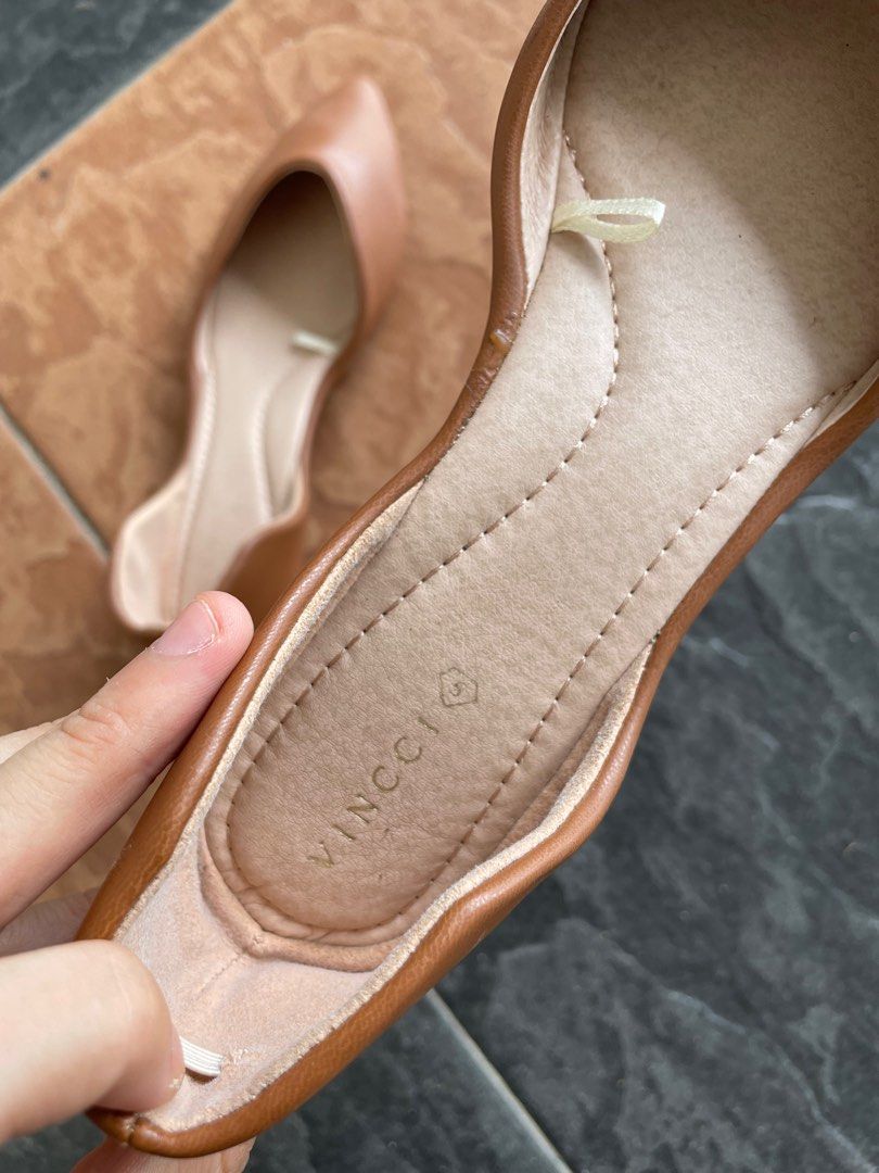 VINCCI FLAT SHOES, Women's Fashion, Footwear, Flats on Carousell