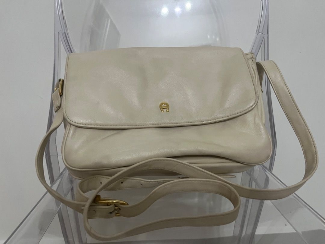 Vintage etienne discount aigner handbags