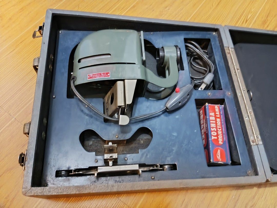 Vintage Fuji Japan Birdie Kit 35mm Slide & Film projector in Case