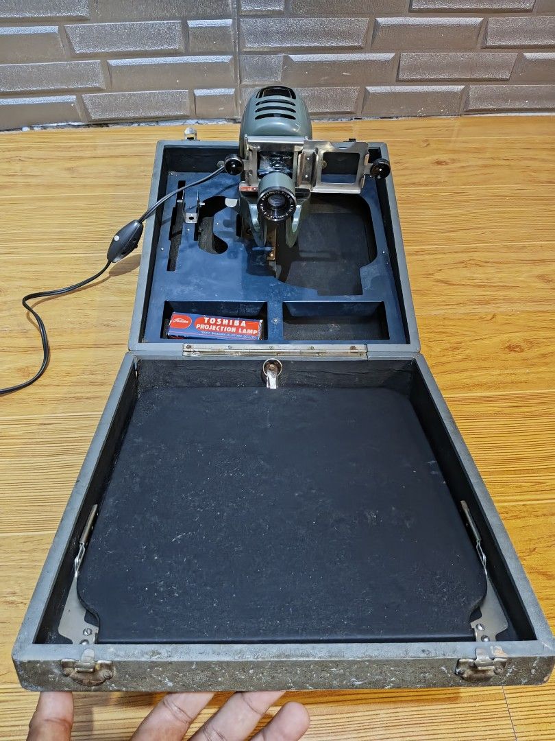 Vintage Fuji Japan Birdie Kit 35mm Slide & Film projector in Case