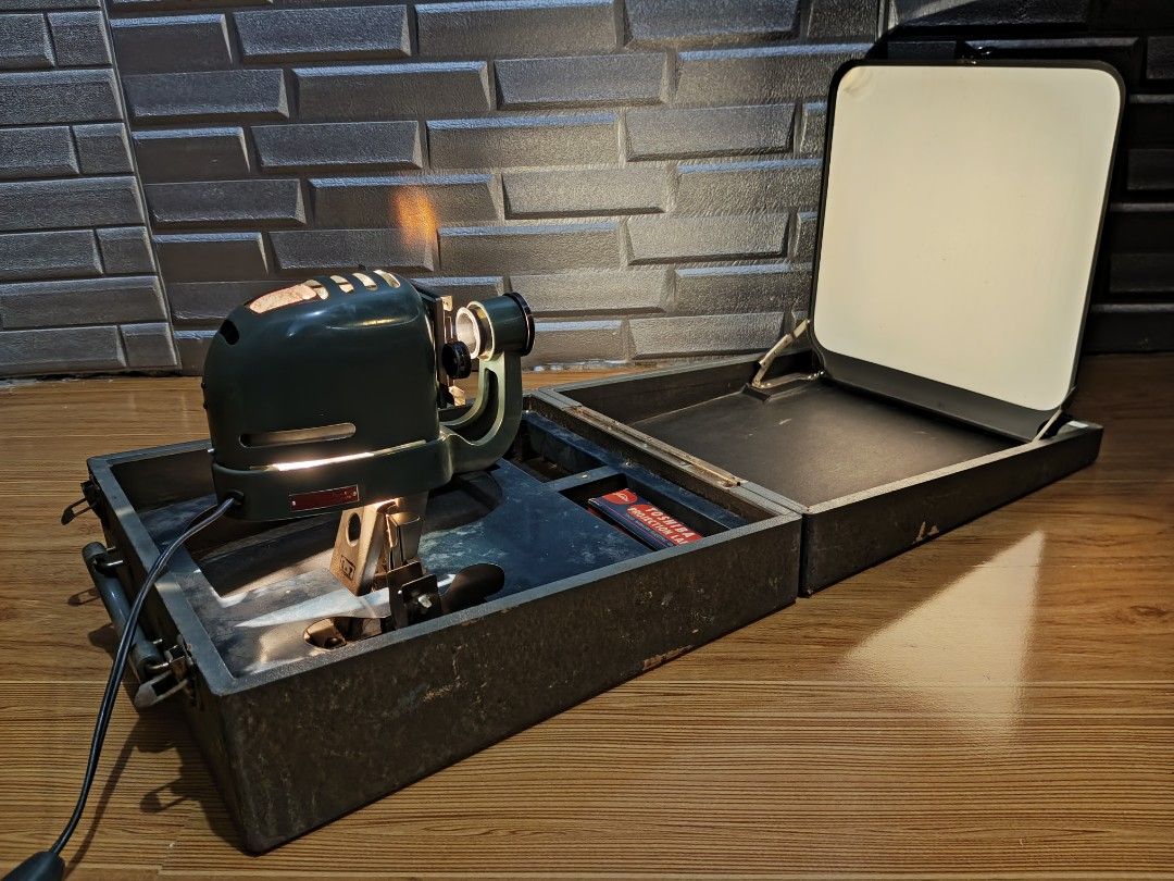 Vintage Fuji Japan Birdie Kit 35mm Slide & Film projector in Case