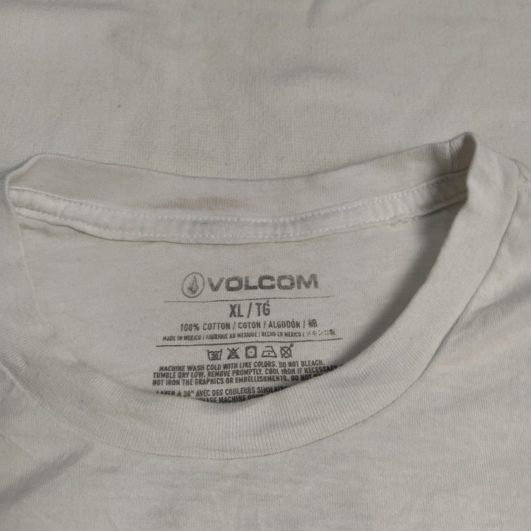 Volcom (Category: Tshirts & Polo Shirts) located in Ipoh. Submitted by muzubundle (Listing ID 1263224006, Image 3). Description: Size L Pit 22" Labuh 28".