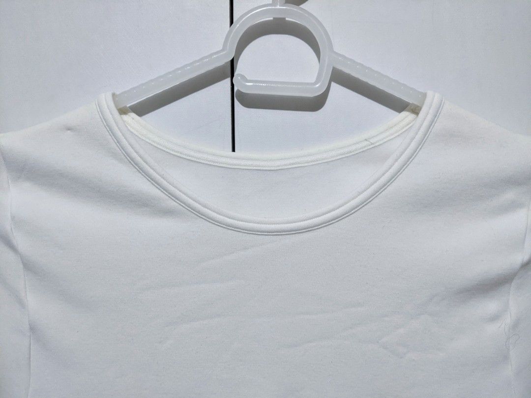 White Thermal Long Sleeves Shirt (Category: Longsleeves) located in Quezon City. Submitted by mercurials (Listing ID 1263291594, Image 2). Description: In good condition thermal shirt With some yellow stains due to storage (see last photo) Can fit small to medium size Stretchable, soft material.