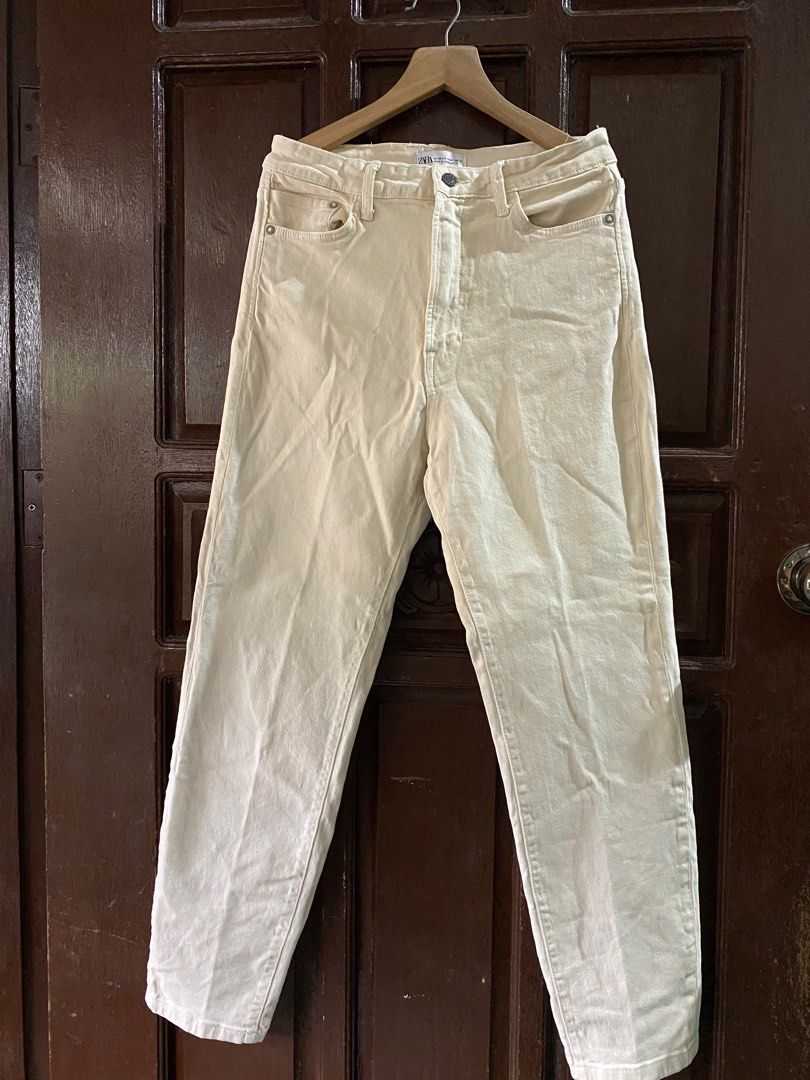 Zara Mom Jeans (Beige) (Category: Jeans) located in Marikina City. Submitted by daze_studio_ (Listing ID 1263231874, Image 1). Description: Size 28 High waist.