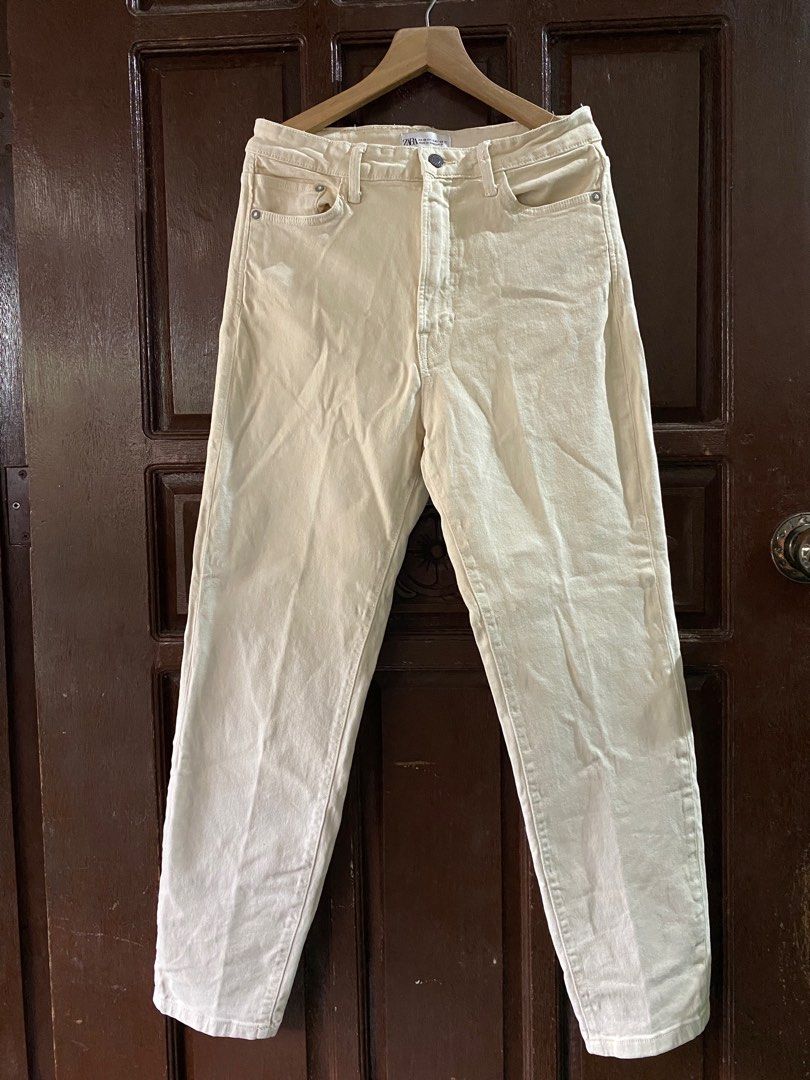 Zara Mom Jeans (Beige) (Category: Jeans) located in Marikina City. Submitted by daze_studio_ (Listing ID 1263231874, Image 2). Description: Size 28 High waist.