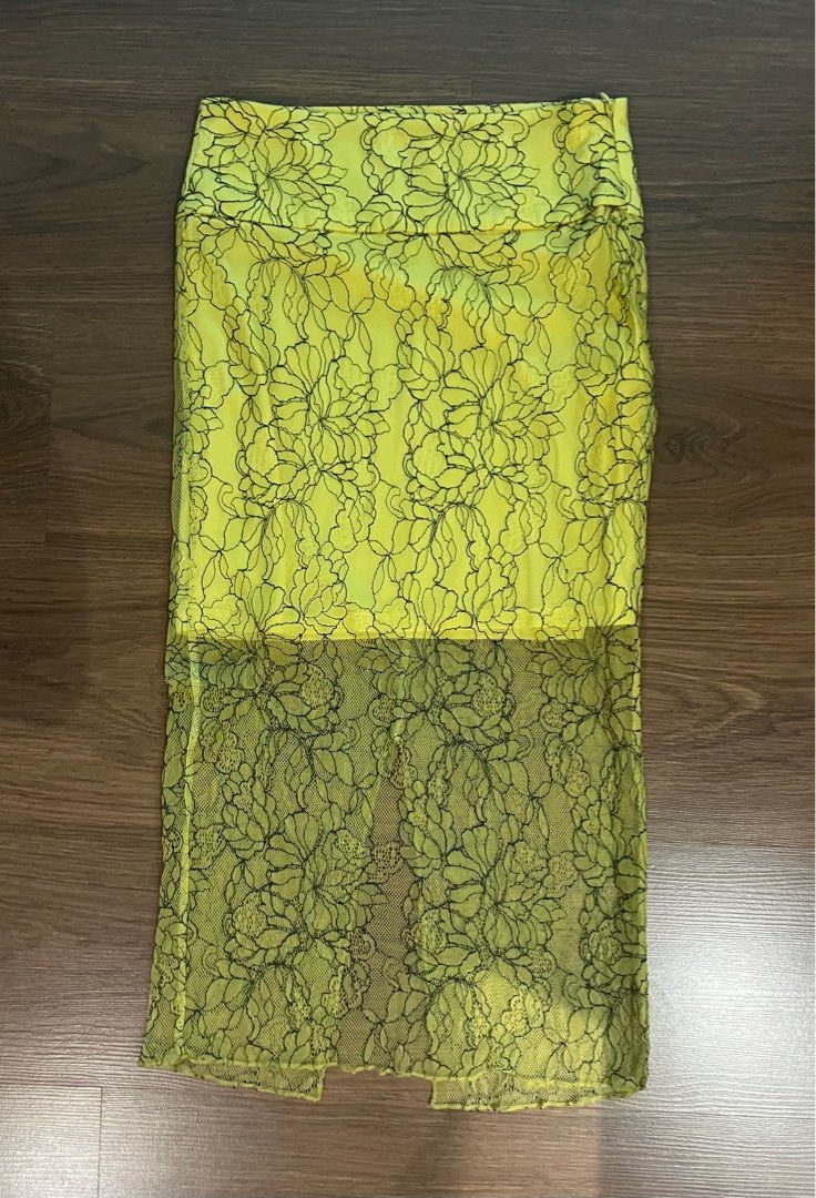 Yellow lace zara skirt discount