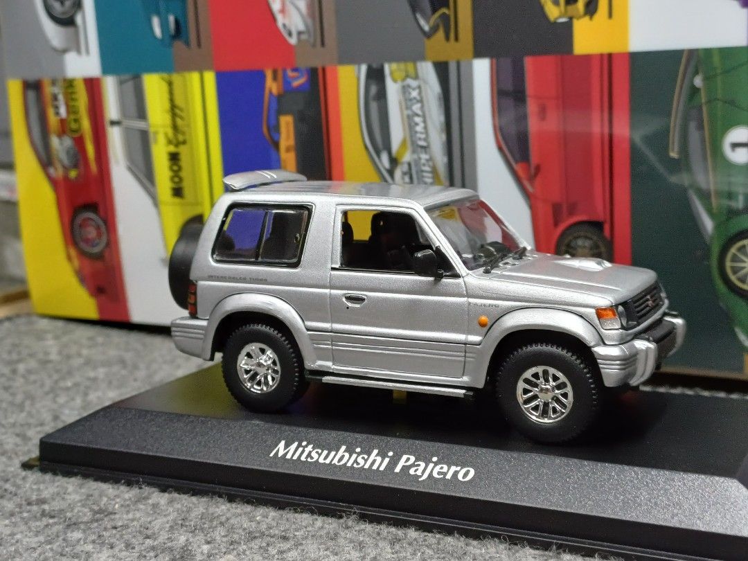 1 43 Minichamps Mitsubishi Pajero diecast Silver 1 43 Carousell
