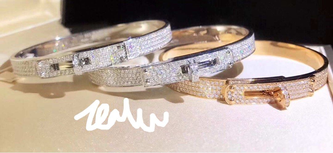 Gold bangle bracelet with diamonds discount