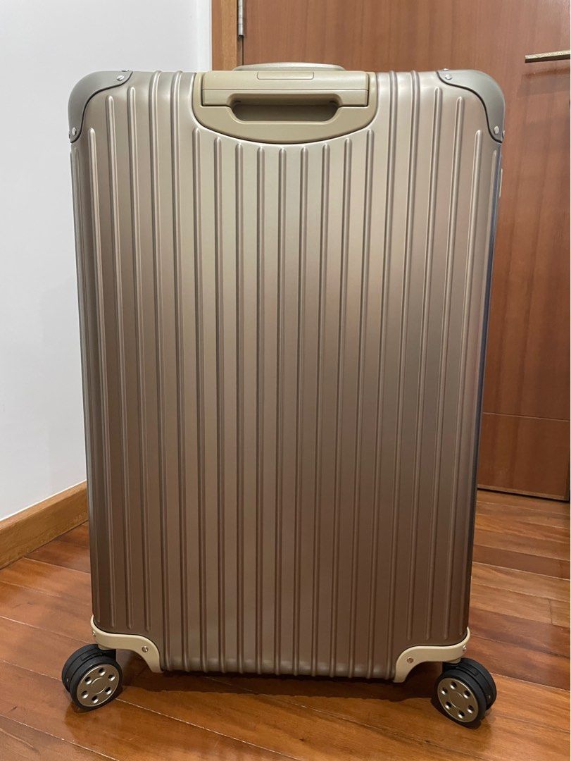 82L Rimowa Topas Titanium E tag