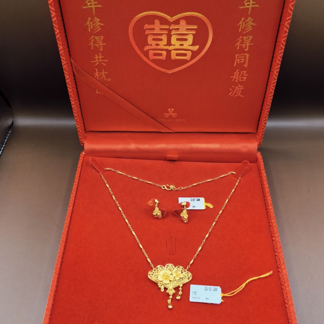 Gold necklace box online