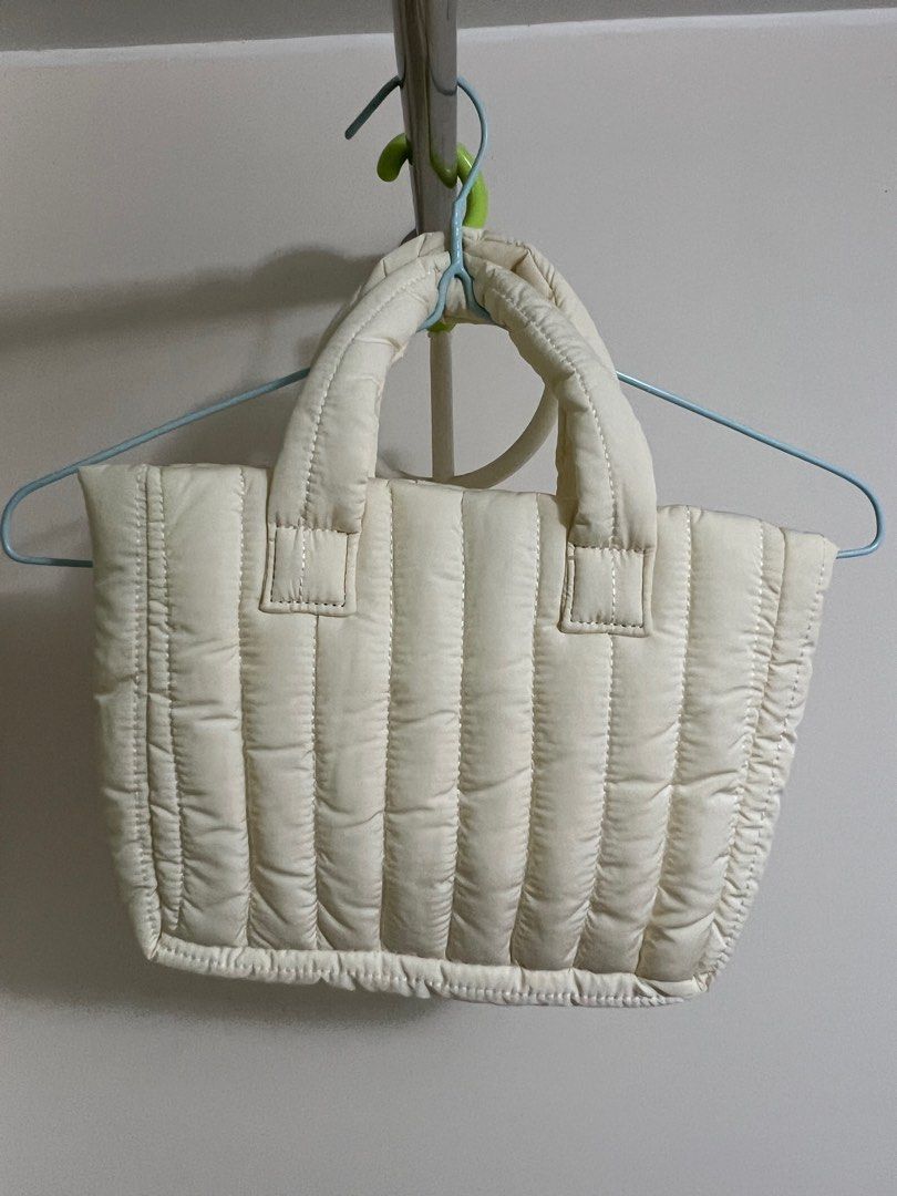 韓國白色羽絨款小手袋Cream Padding Small Handbag, 女裝, 手袋及銀包
