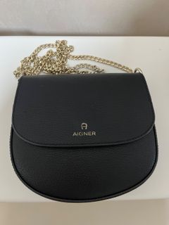 Aigner crossbody discount bag sale