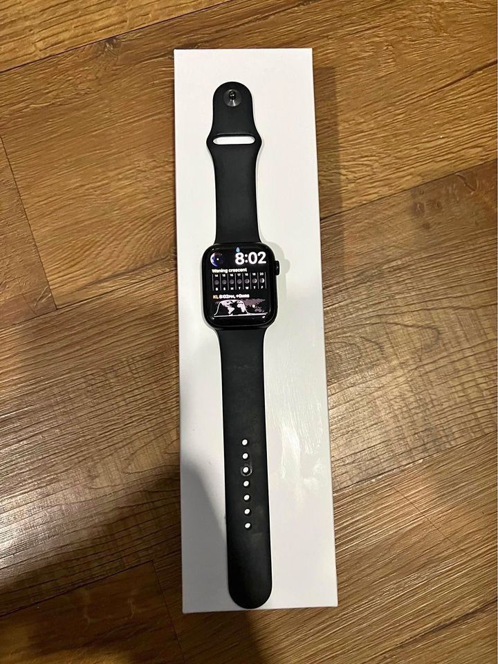 Apple Watch Series 8 45mm GPS with Nike Sport Band Pristine