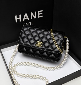 (Category: ) located in . Submitted by fashionbag8888 (Listing ID 1264833491, Image 1). Description: .